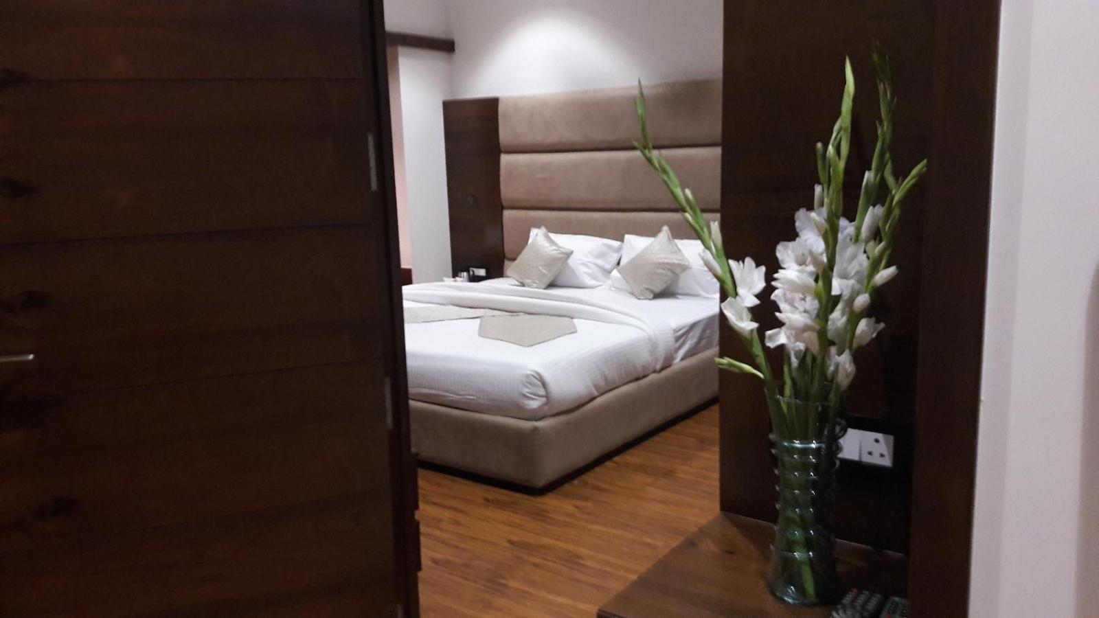Hotel Samdareeya Pvt Ltd Jabalpur Zewnętrze zdjęcie